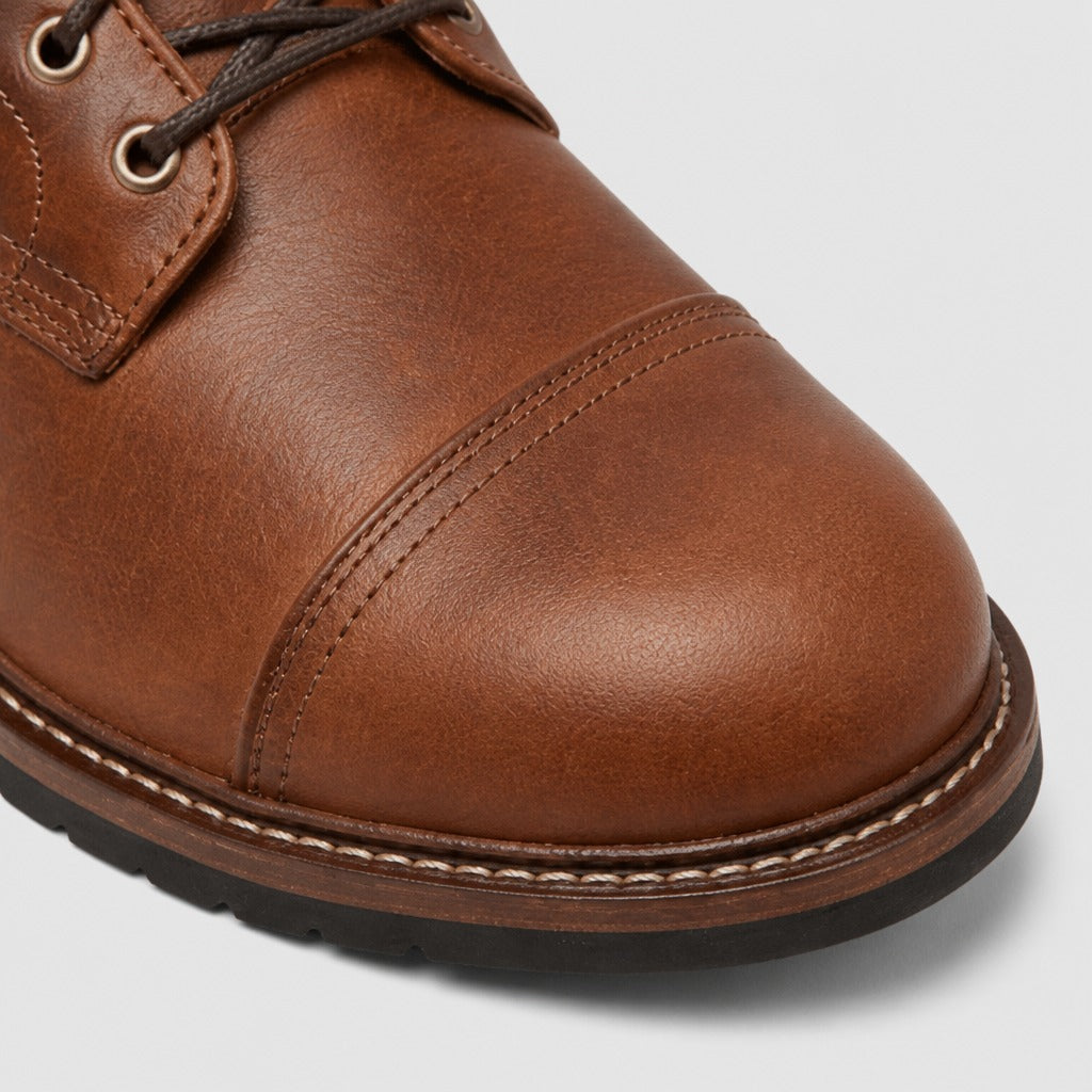 Men’s Brown Leather Lace-Up Cap Toe Boots detail