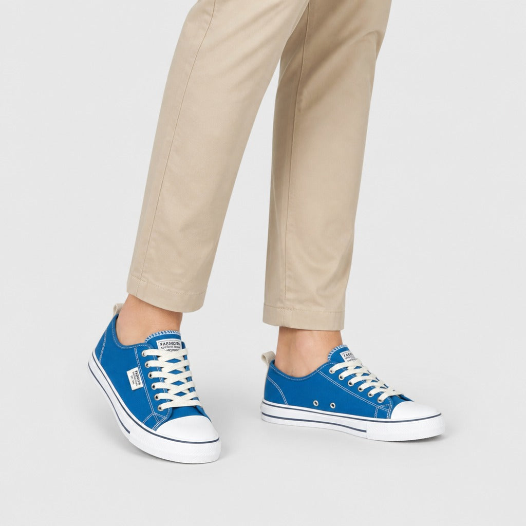 Men’s Canvas Lace-Up Trainers Blue worn