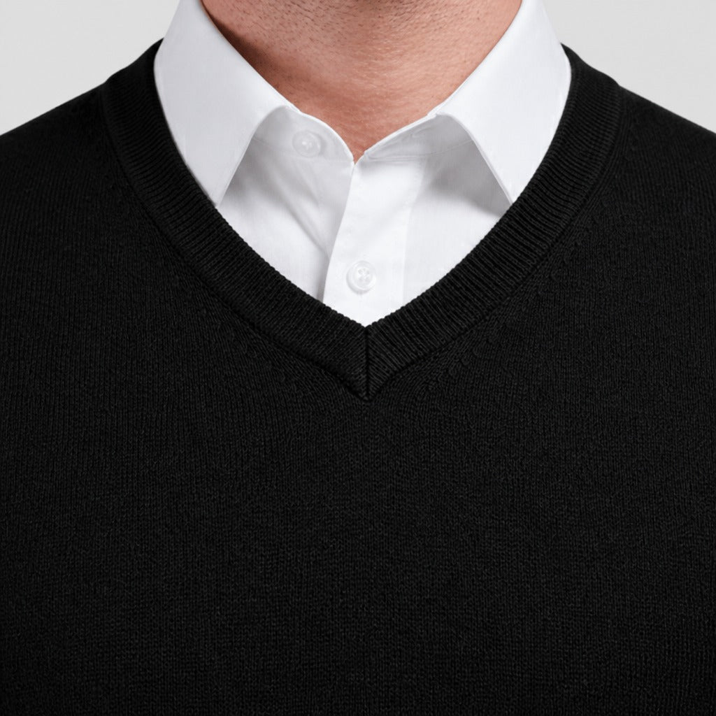 Men’s Fine Wool Blend V-Neck Jumper detail