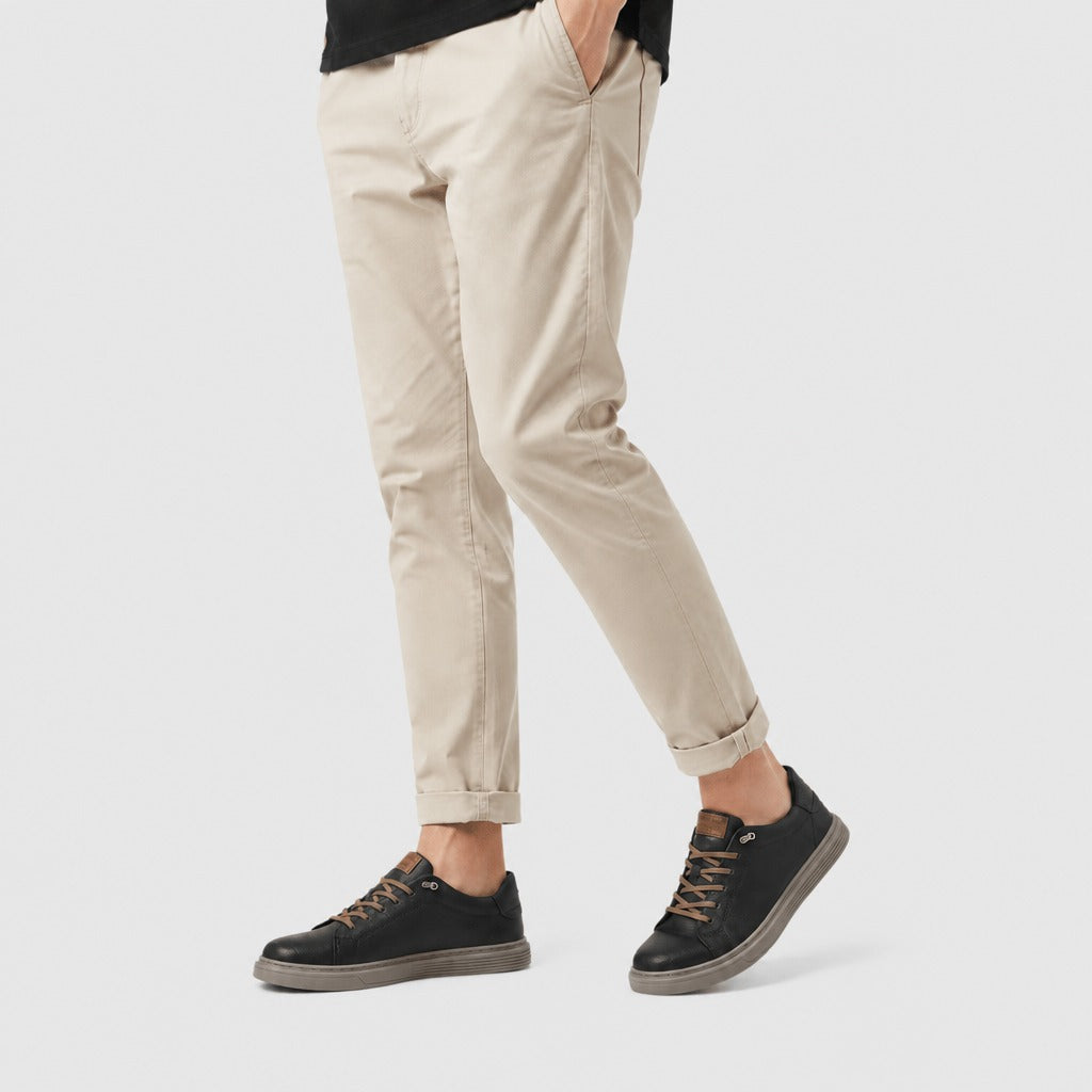 Men’s Leather Lace-Up Trainers Black worn