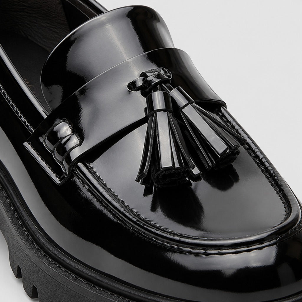 Men’s Leather Slip-On Loafers with Latex Insole detail