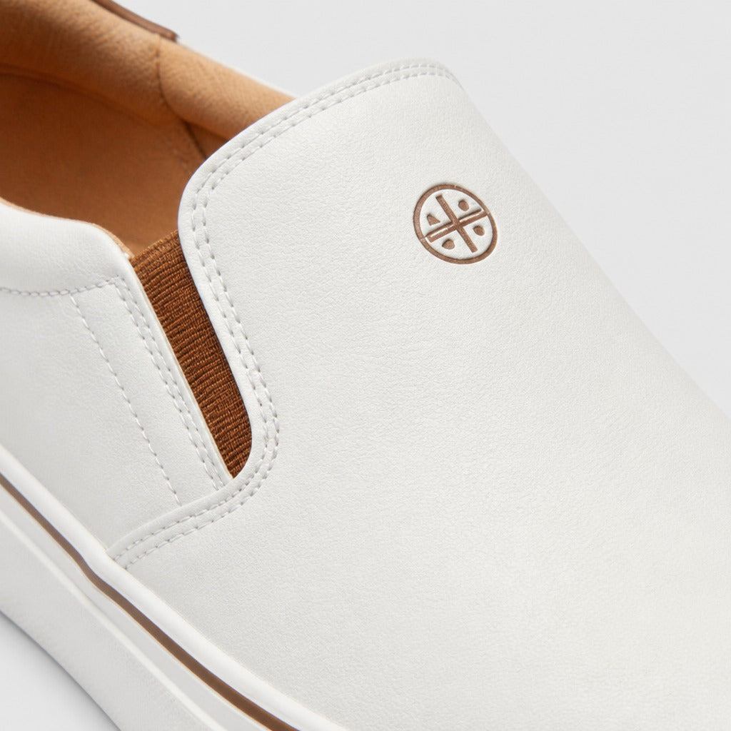 Men’s Lightweight Leather Slip-On Boat Shoes detail