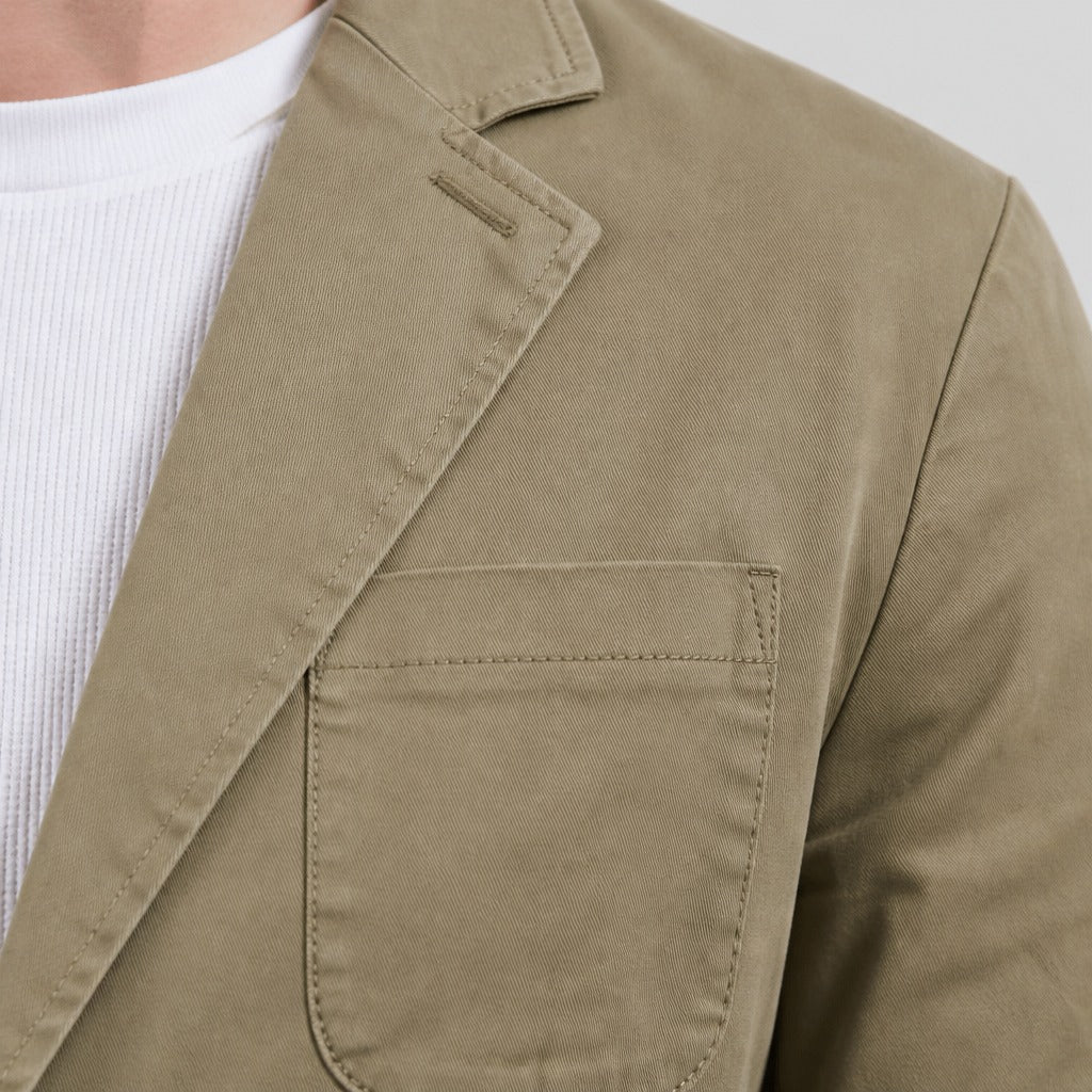 Men’s Lightweight Single-Button Blazer detail