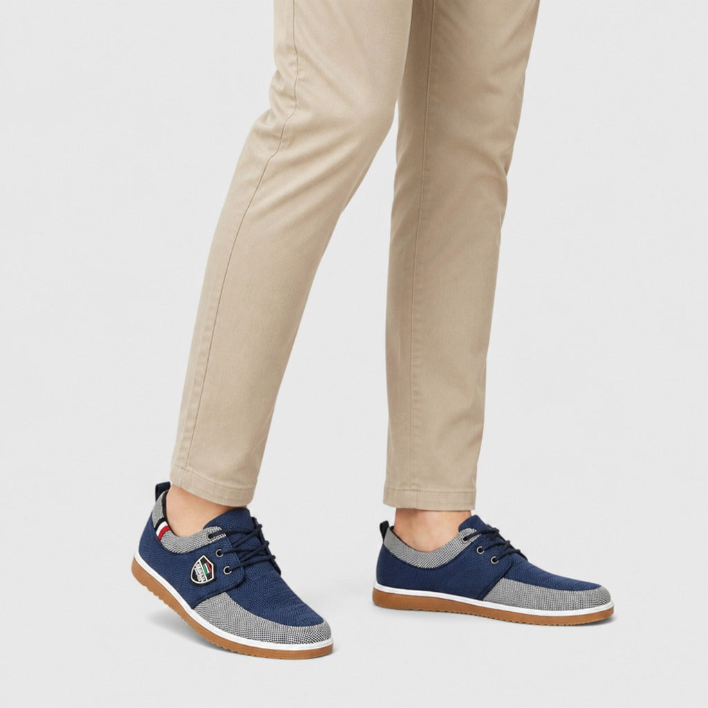 Men’s Low-Top Canvas Shoes Blue worn