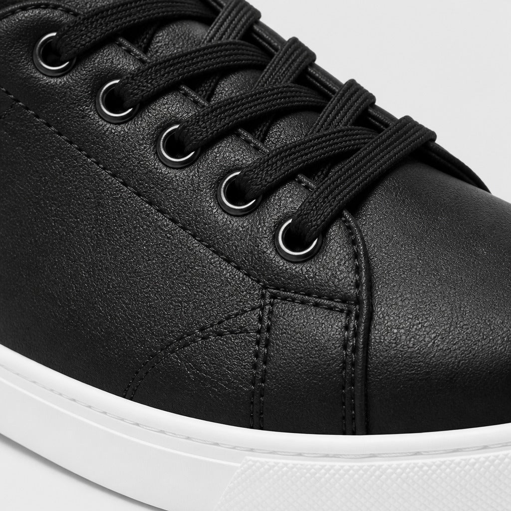 Men’s Microfibre Lace-Up Walking Shoes detail