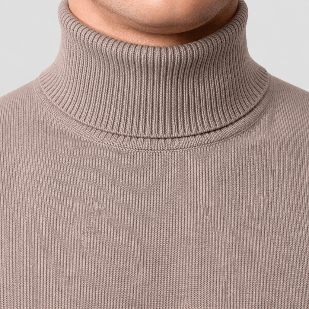 Men’s Regular Fit Knitted Roll Neck Jumper detail