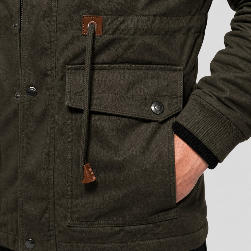 Men’s Slim Fit Zip Jacket with Ribbed Cuffs detail