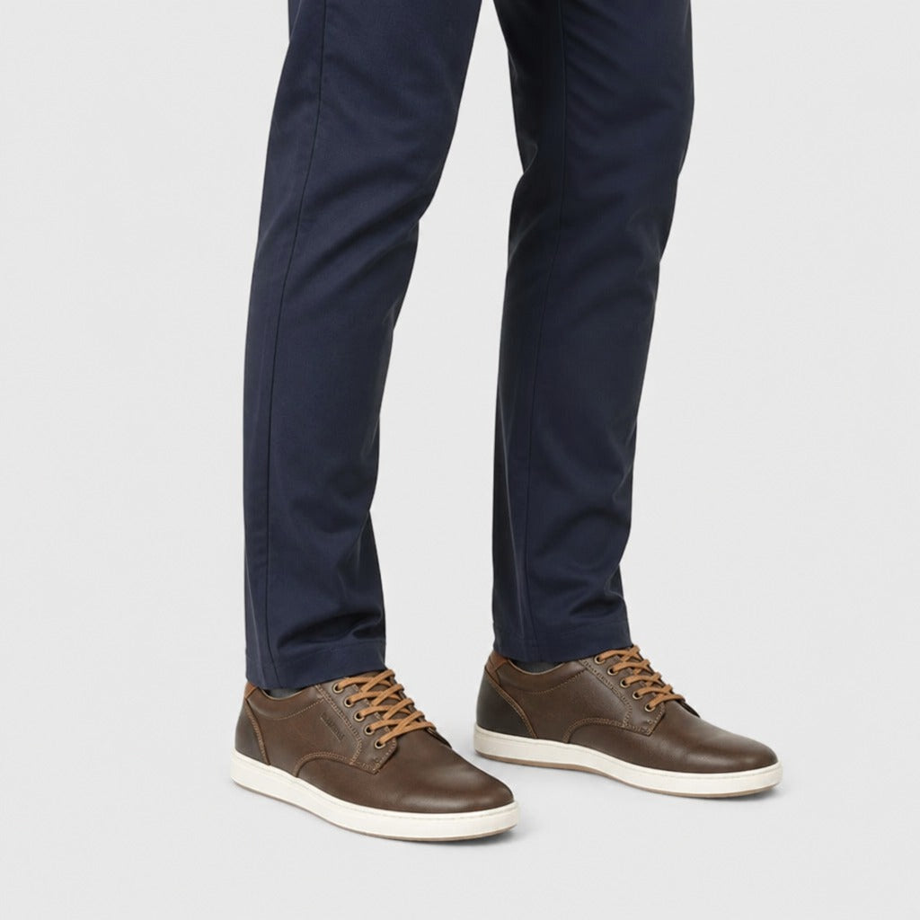 Men’s Split Leather Low-Top Lace-Up Shoes Light Brown worn