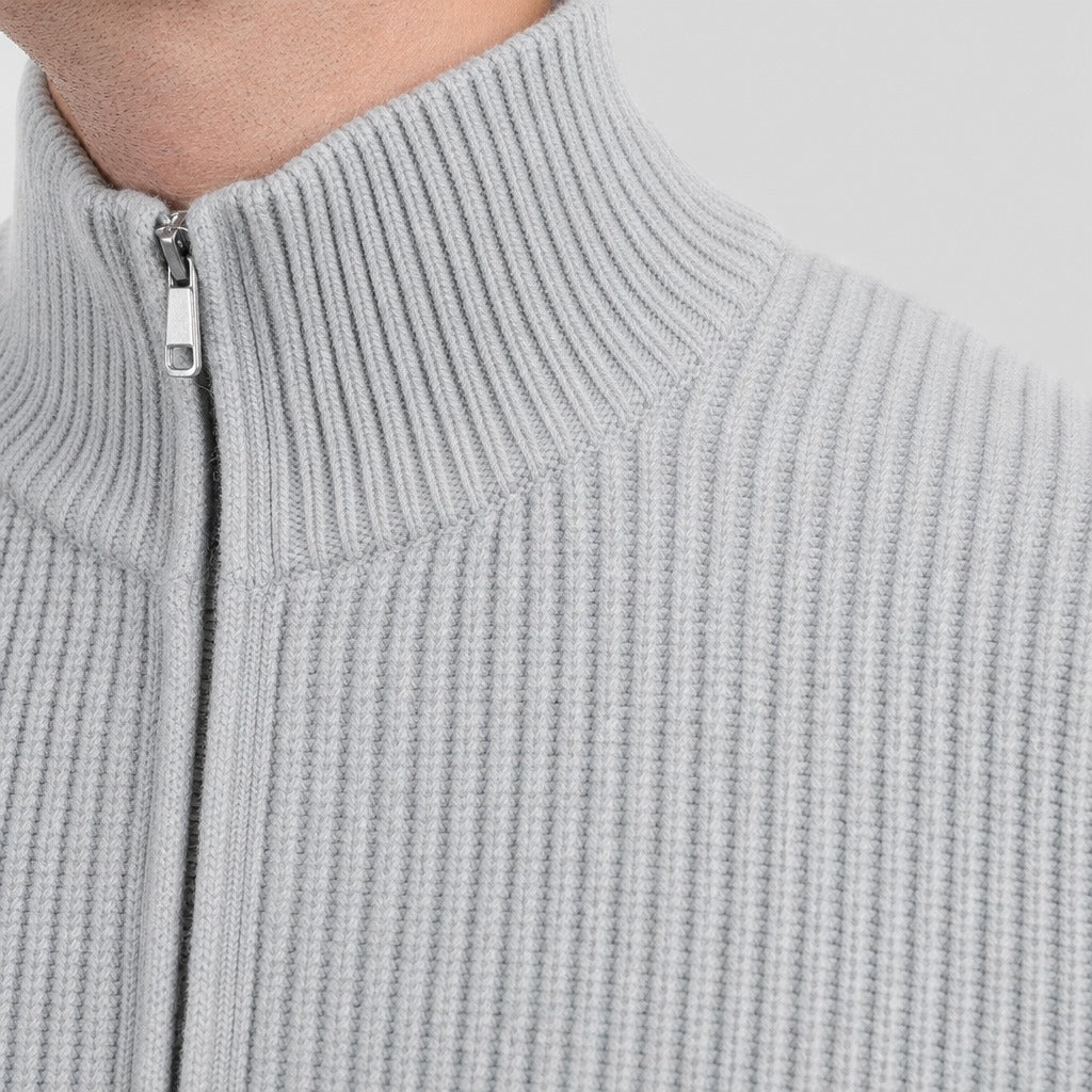 Men’s Stretch Knit High Neck Zip Cardigan detail