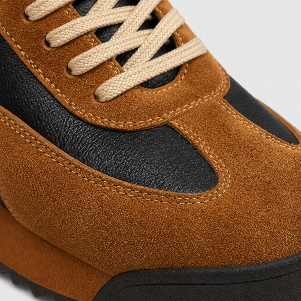 Men’s Suede Retro Lace-Up Trainers detail