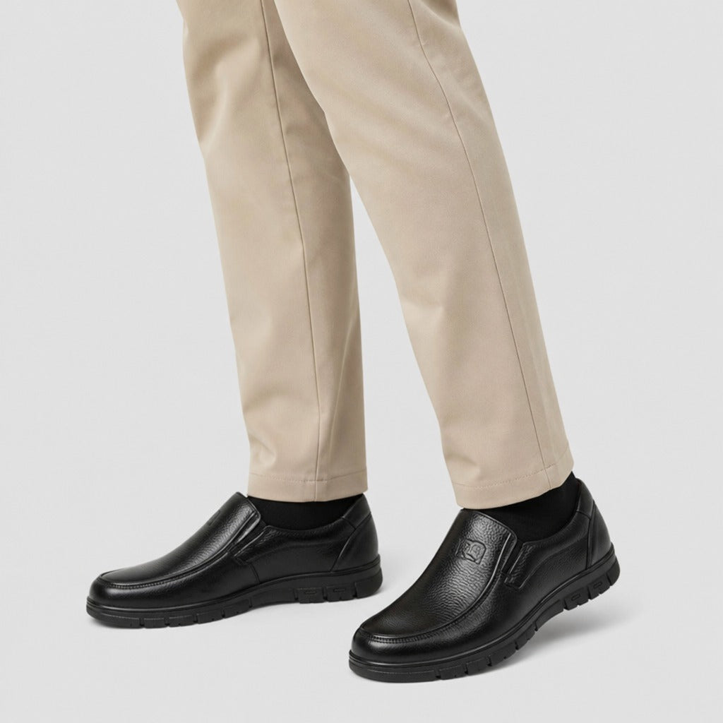 Men’s Waterproof Leather Slip-On Shoes Black worn